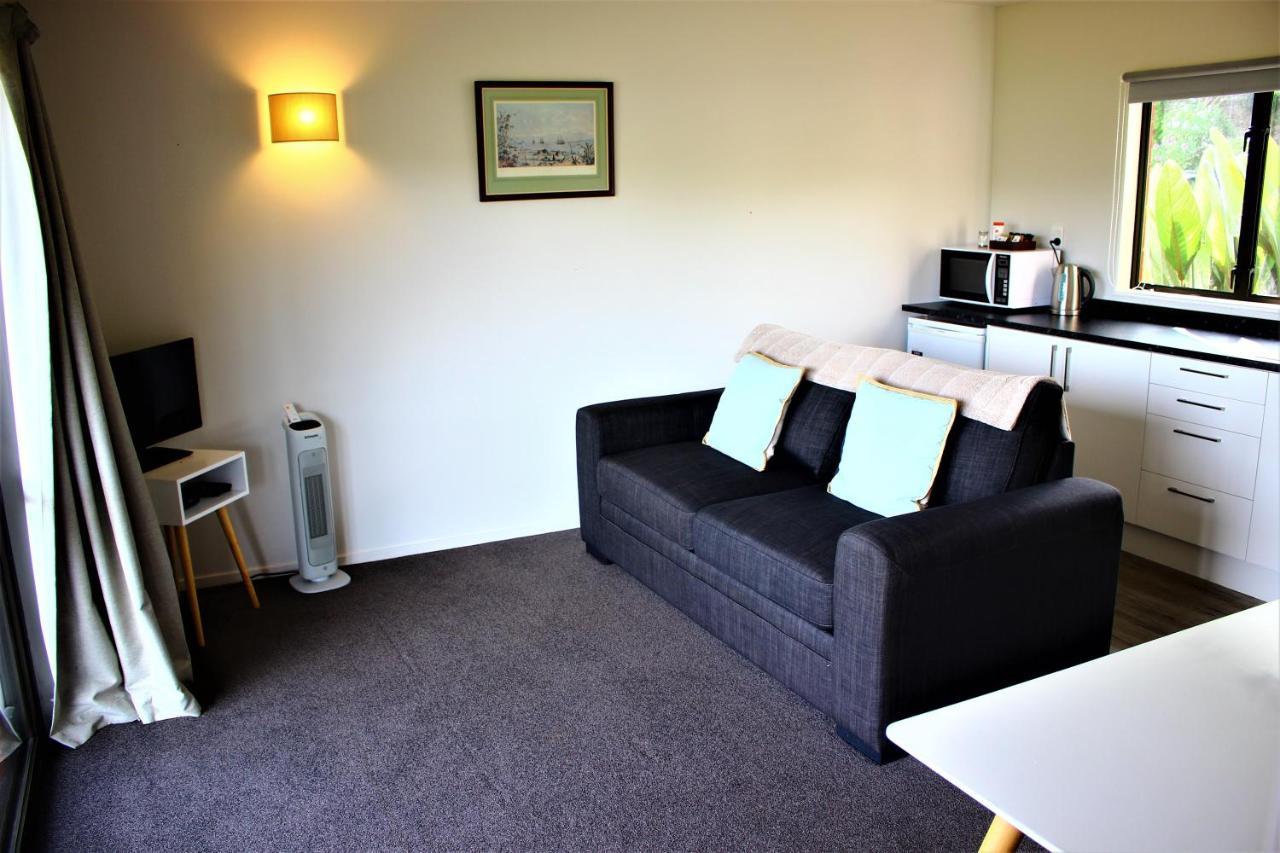 Duvauchelle Seaside Motel Bagian luar foto