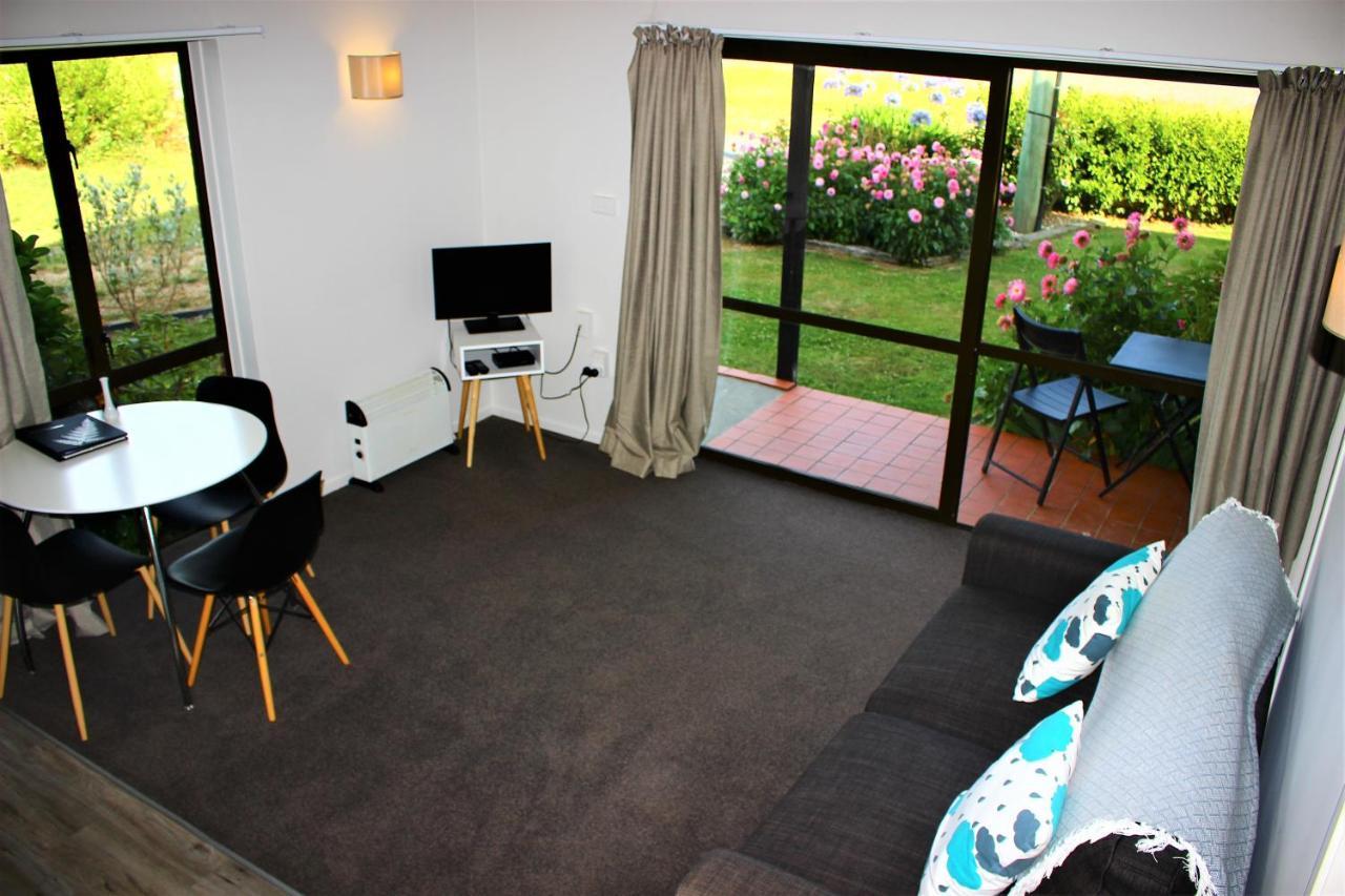 Duvauchelle Seaside Motel Bagian luar foto